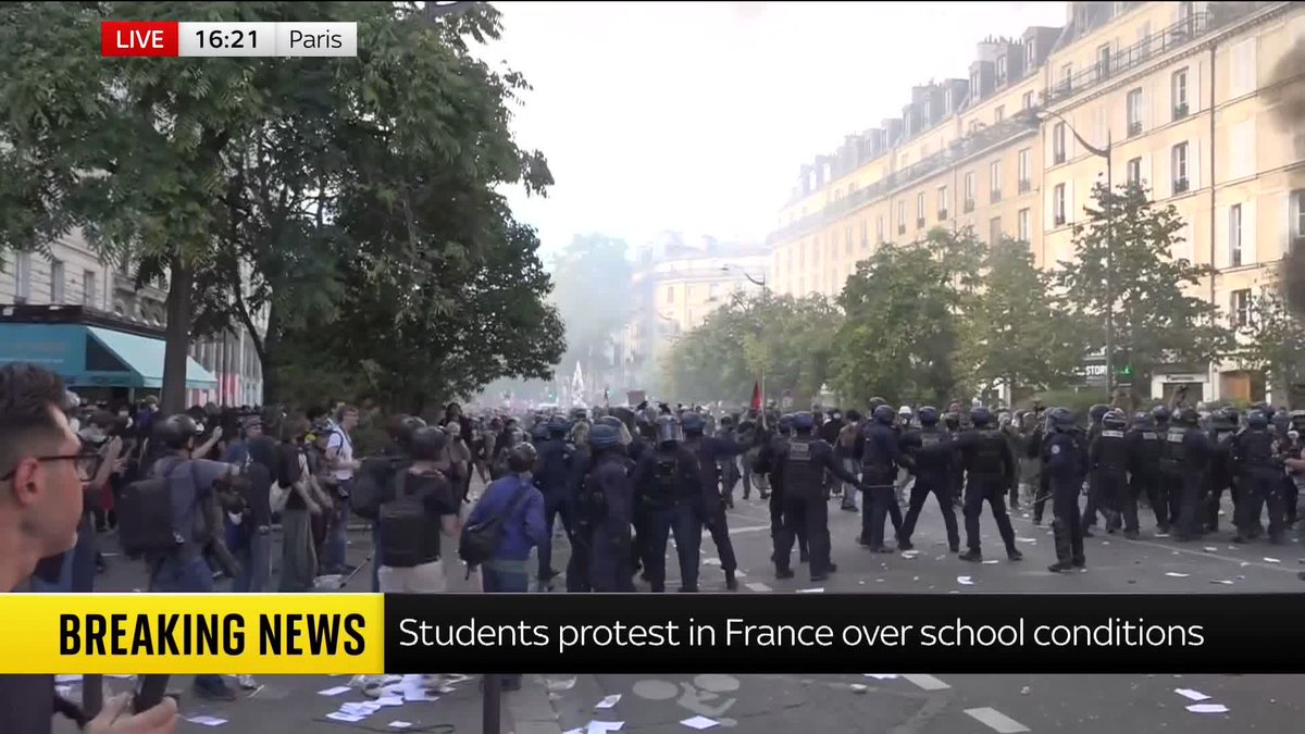 Riot police have fired tear gas at protesters in Paris after the demonstrations across the country saw thousands of schools partially or fully closed. Up to 40,000 people are expected to be attending the protest in the French capital. Read the latest 🔗