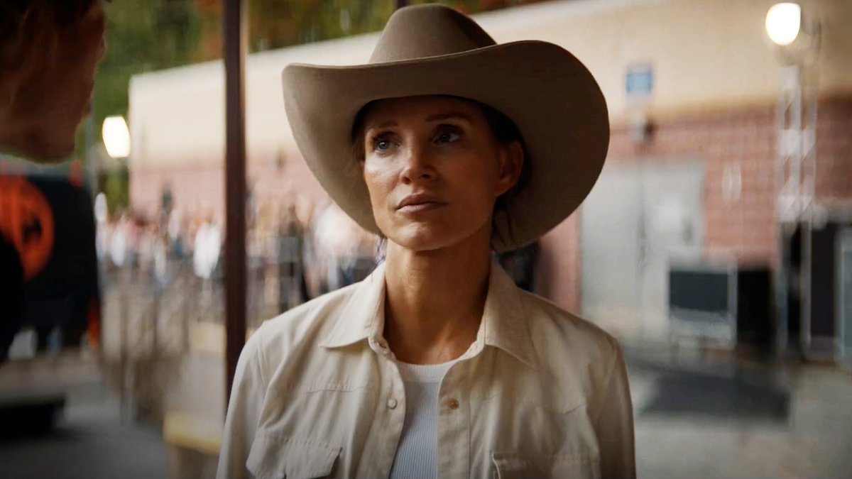 Jessica Chastain stars in the first trailer for #Heartland - streaming November 13 on Netflix.