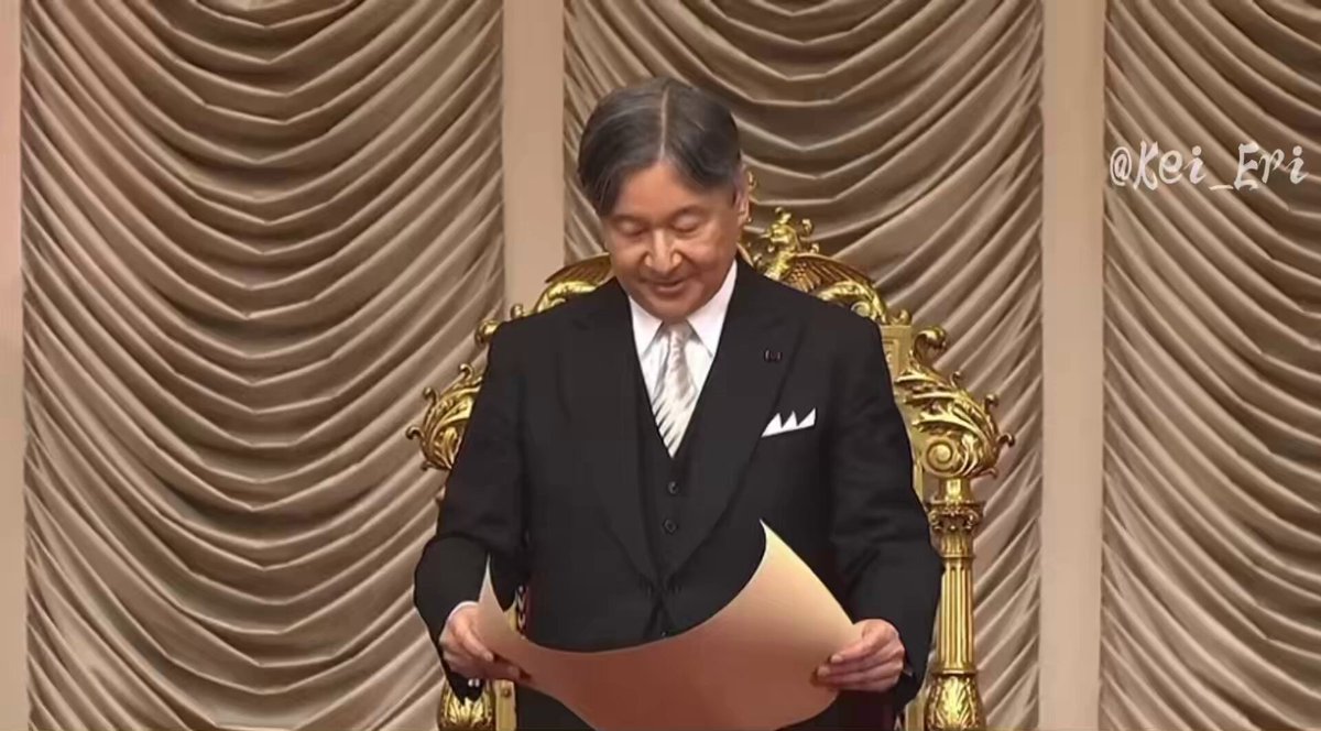 この部分を読み上げている時の天皇陛下のお顔見てよ。 「ここに国会が国権の最高機関として （中略） 国民の信託に応えることを 切に希望します」 めっちゃキレてるやん、高市に。