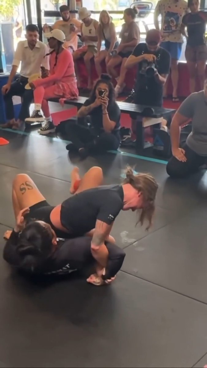 Crazy Submission by Gabby Bella! Female Jiu Jitsu Highlight #CombatGirls