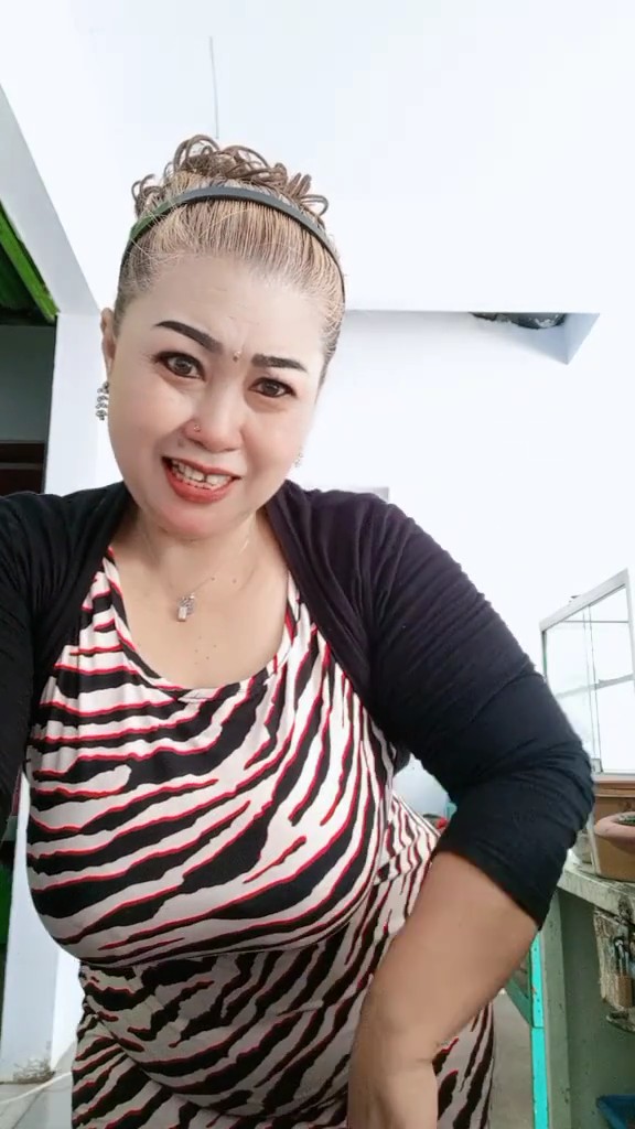 Bunda sukanya diatas