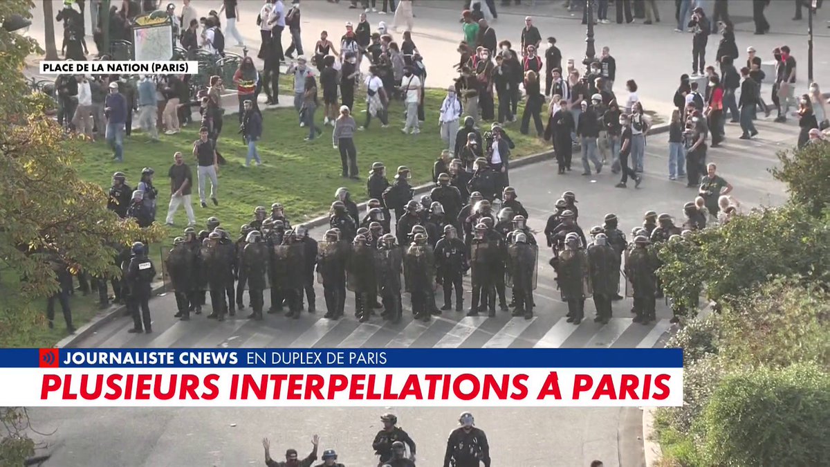 Les forces de l'ordre gagnent du terrain sur la place de la Nation ร Paris. Plusieurs slogans hostiles ร leur encontre entendu dans le cortรจge. #Punchline Toute l'info est ร retrouver sur
