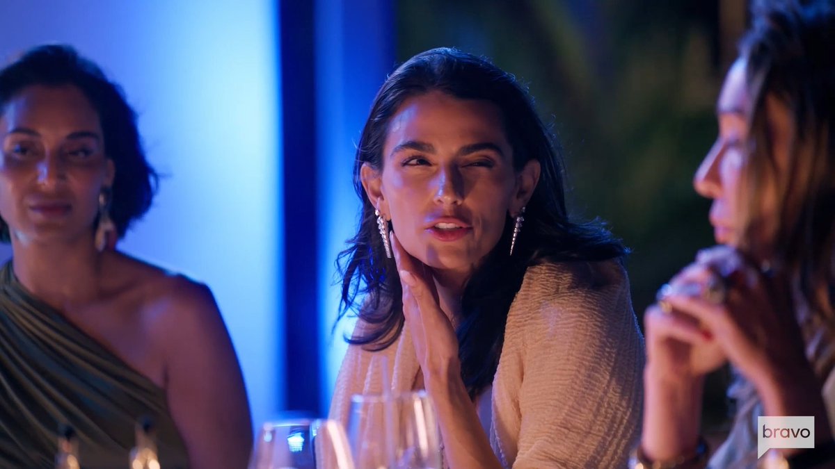 #RHONY Sneak Peek: Erin confronts Erika & Jessel 🍎