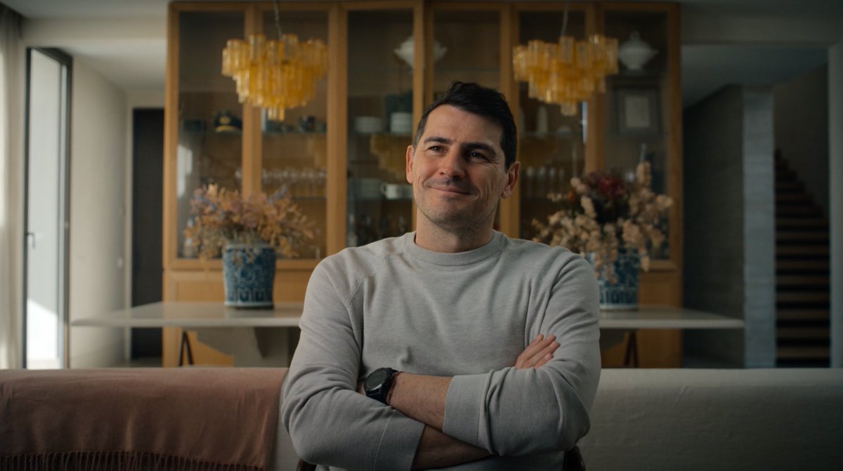 José Mourinho recalls the first three times he spoke with Iker Casillas at Real Madrid: ▫️ More holidays: “The first thing he told me was: ‘I want to ask for more holidays for the national team players.’” 🏝️ ▫️ Later training sessions: “The second time: ‘Put the training sessions one hour later, because at the time you want the training sessions, there is a lot of traffic in Madrid.’” 🚦 ▫️No hotel: “The third time he spoke with me: ‘We don’t like to go to the hotel. We prefer just to meet on match day and go directly to the stadium to play.’” “In a short period of time, I realized: they were spoiled.” 📺 Mourinho - now playing.