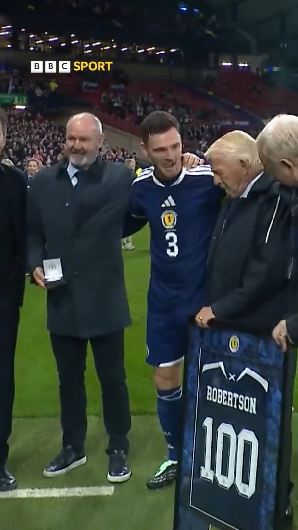 Steve Clarke, Gordon Strachan, Alex McLeish and Sebastien Pocognoli present Andy Robertson with a framed 100th cap shirt 🏴 #BBCFootball