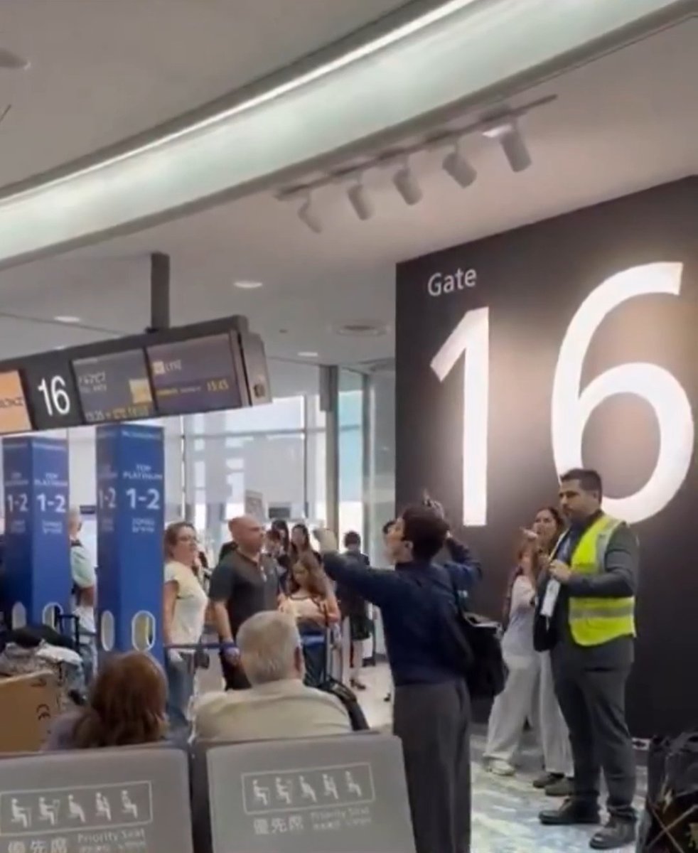 When a Free Palestine activist began shouting at a group of Israelis waiting for their flight, the crowd responded by singing “Am Israel Chai”. Even in the face of hatred, we show that nothing will ever put an end to our Jewish joy and love for life. 🇮🇱💙
