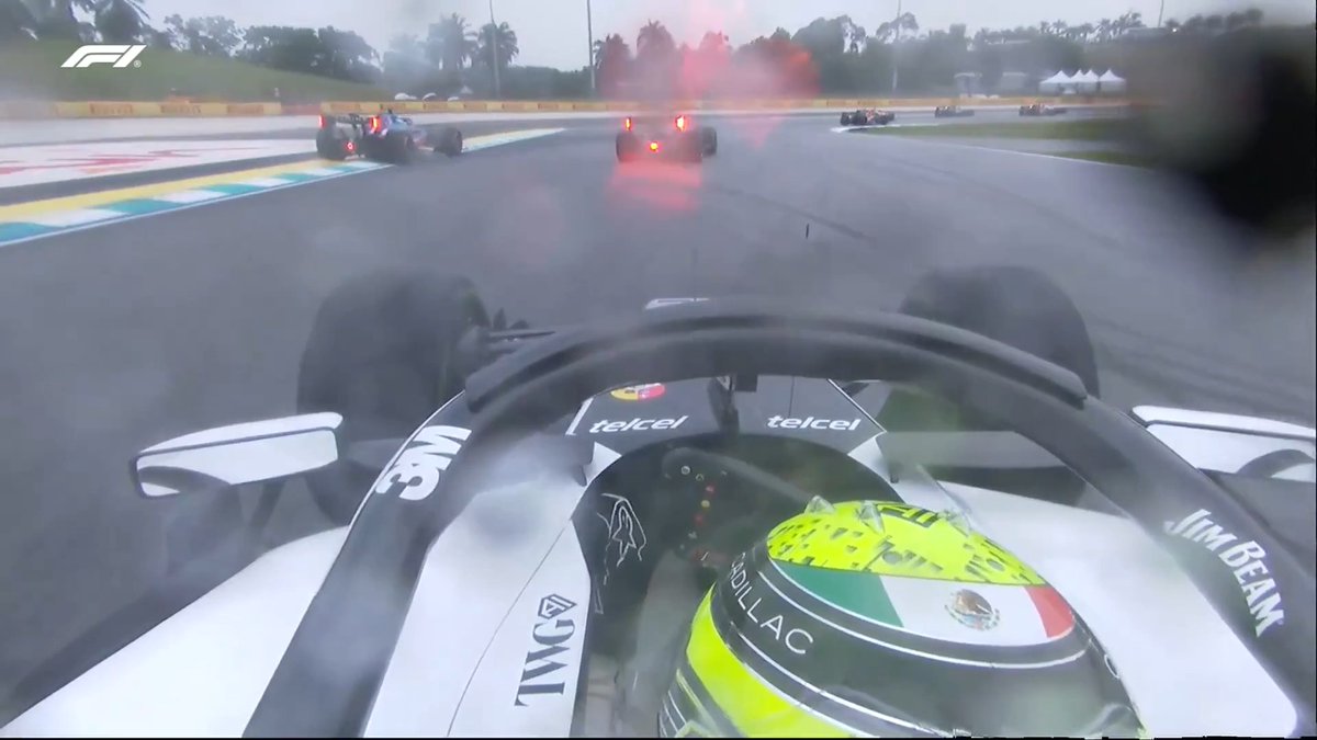 Checo making moves on the first racing lap at Sepang! 😮💨💨 #F1 #BahrainGP Sergio Pérez