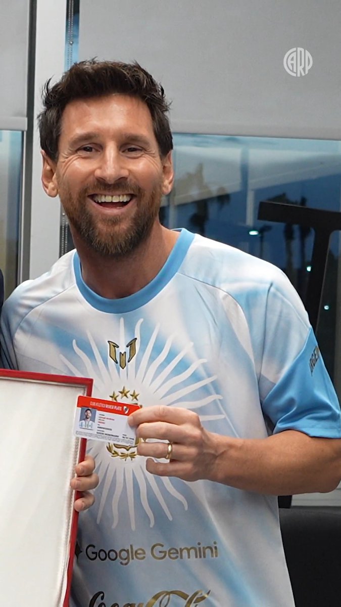 𝐋𝐢𝐨𝐧𝐞𝐥 𝐌𝐞𝐬𝐬𝐢, 𝐒𝐨𝐜𝐢𝐨 𝐇𝐨𝐧𝐨𝐫𝐚𝐫𝐢𝐨 🤍❤️🤍 De River para el mejor futbolista de la historia 🇦🇷