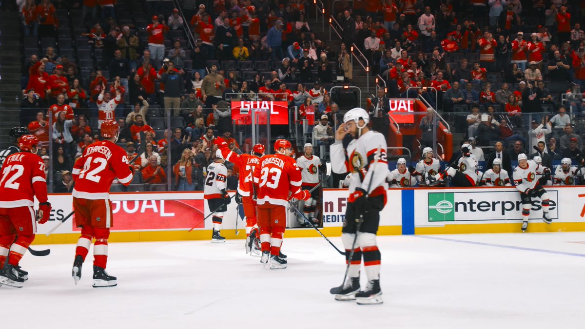 Dylan Larkin makes it a 2-1 game👏