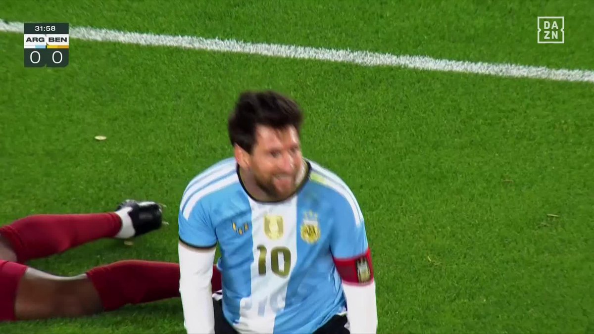 惜しい...! ラウタロのアウトサイドクロスに 🇦🇷メッシ 倒れ込みながら左足ボレー🔥 ⚽️メッシ代表引退試合 🆚アルゼンチン vs ベナン 📺#DAZN で独占ライブ配信中