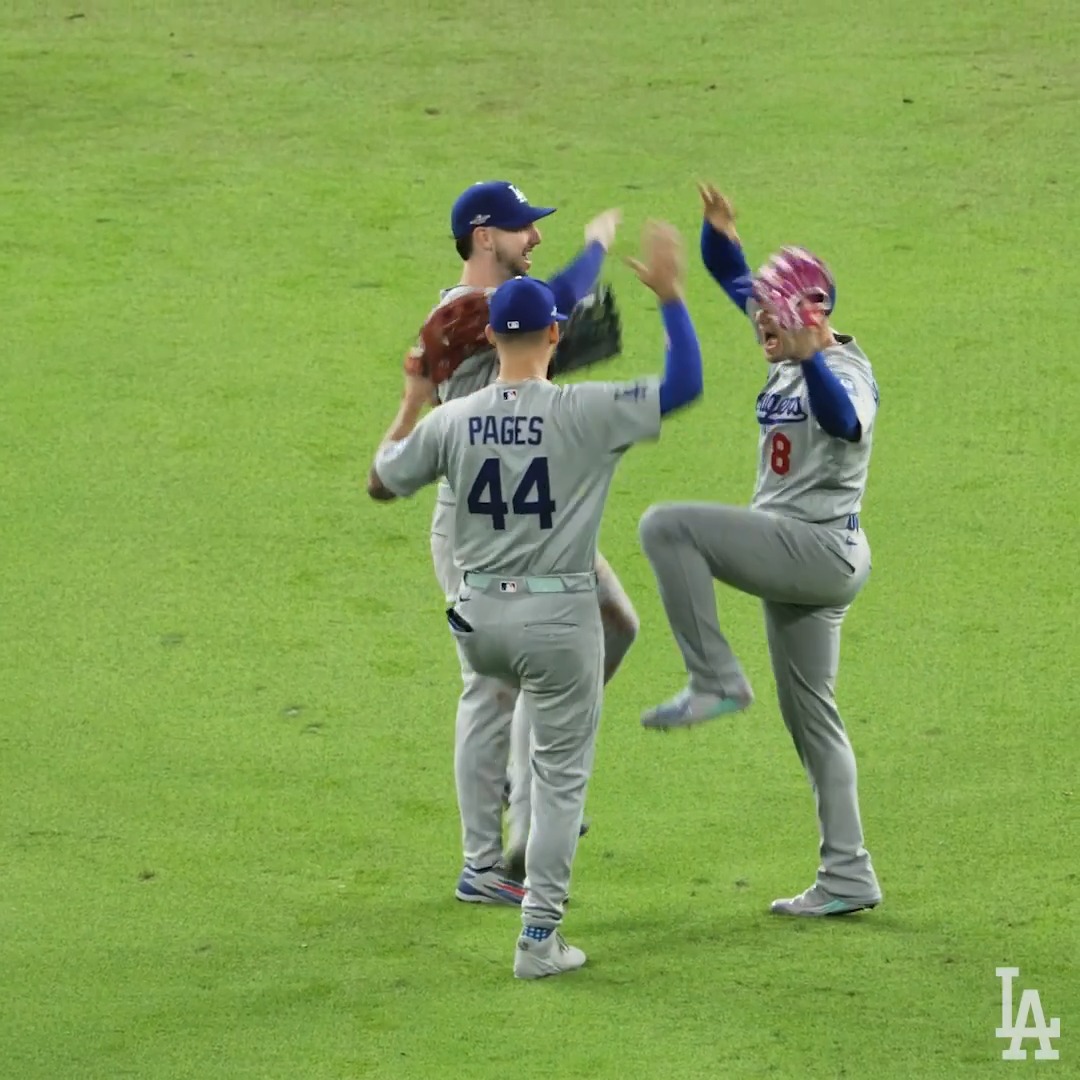 Victory formation! #NLDS