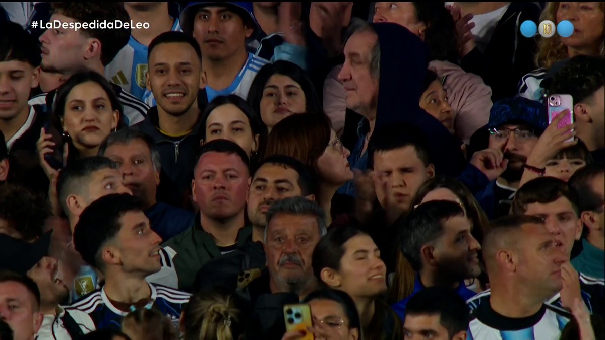 Un brindis por el capitán, por todo lo vivido y por una historia que nos regaló tanto❤️ 🇦🇷 Mirá #LaDespedidaDeLeo por Telefe con Pablo Giralt y @clankjpv
