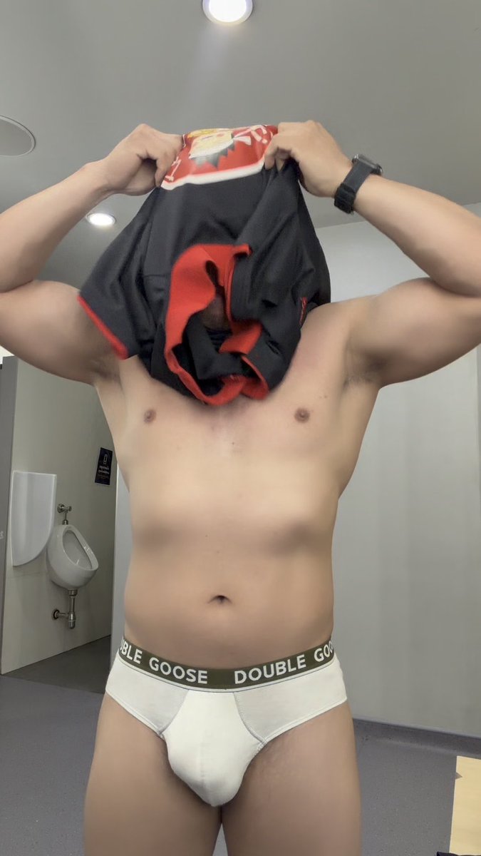 เล่นยิมเสร็จแล้ว ไปทำงานครับ ลูกค้ารออยู่
