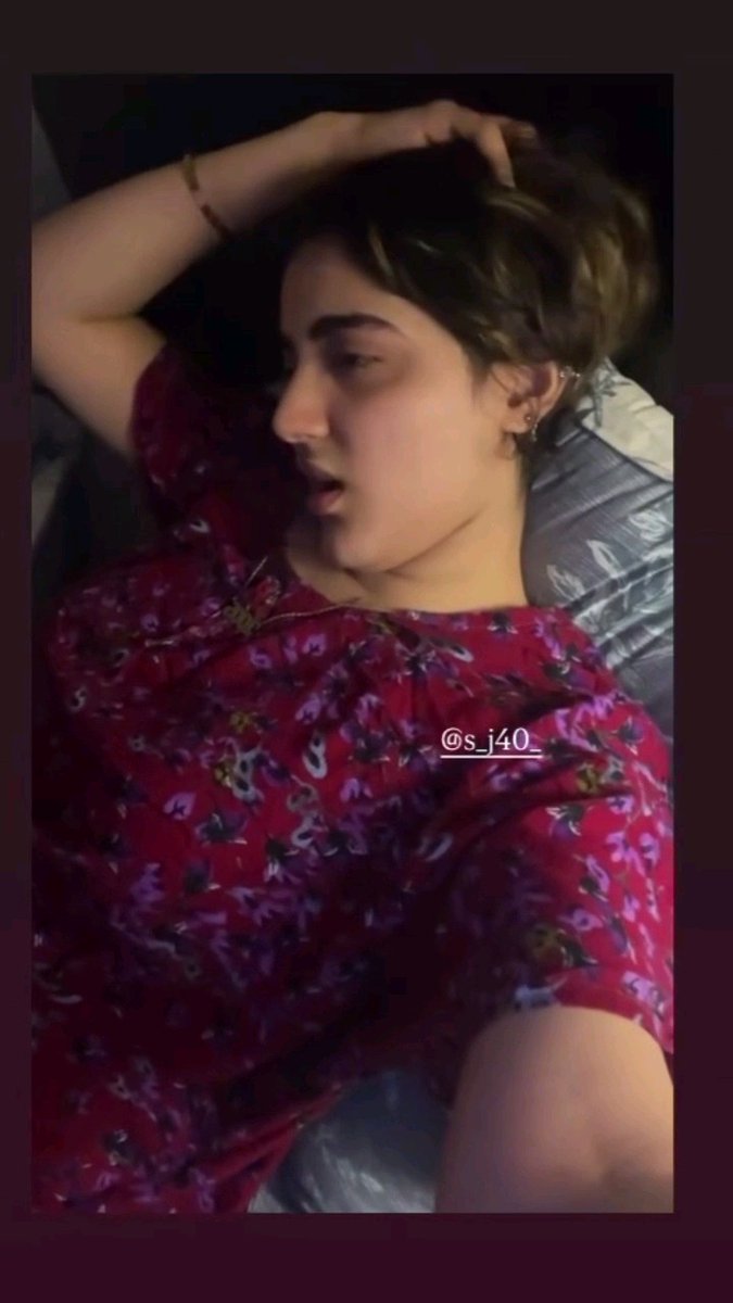 بكل الحالتين قاعده اندق 🙈😭😭