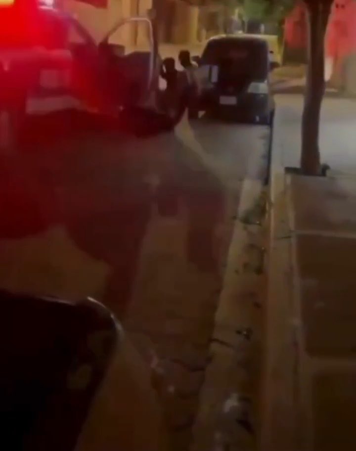 Patrulla tumba a moteros que presuntamente asaltaron una tienda de conveniencia en Texcoco, #Edomex. #Video 🎥👇🏽