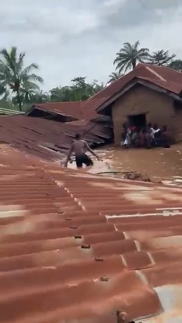 THIS IS CURRENTLY HAPPENING IN ENUGU IGBOLAND Amidst severe flooding across Igboland, several mansions are visible in the video. Netizens are wondering where the good governance preached by Igbos to others is.