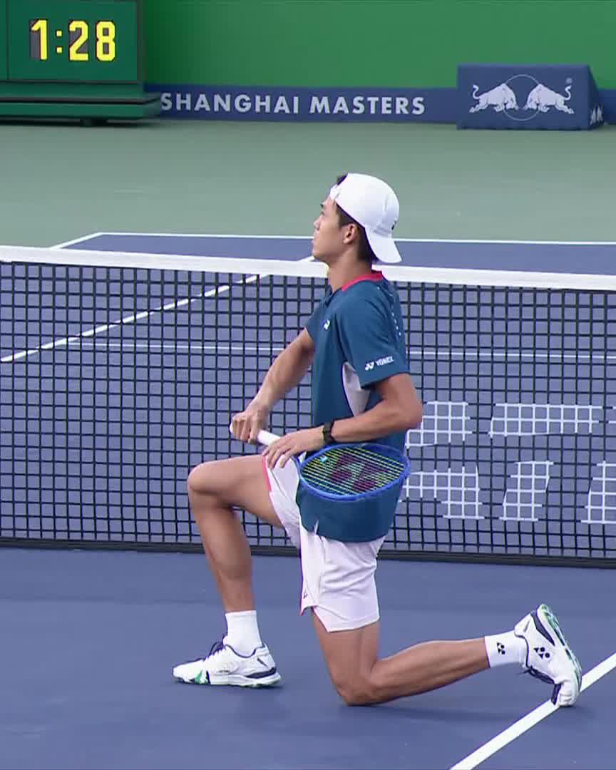 Samurai in Shanghai 🥷🏻 Qualifier Sakamoto downs Trungelliti 6-3 7-5 to record his first Masters win! #RolexShanghaiMasters