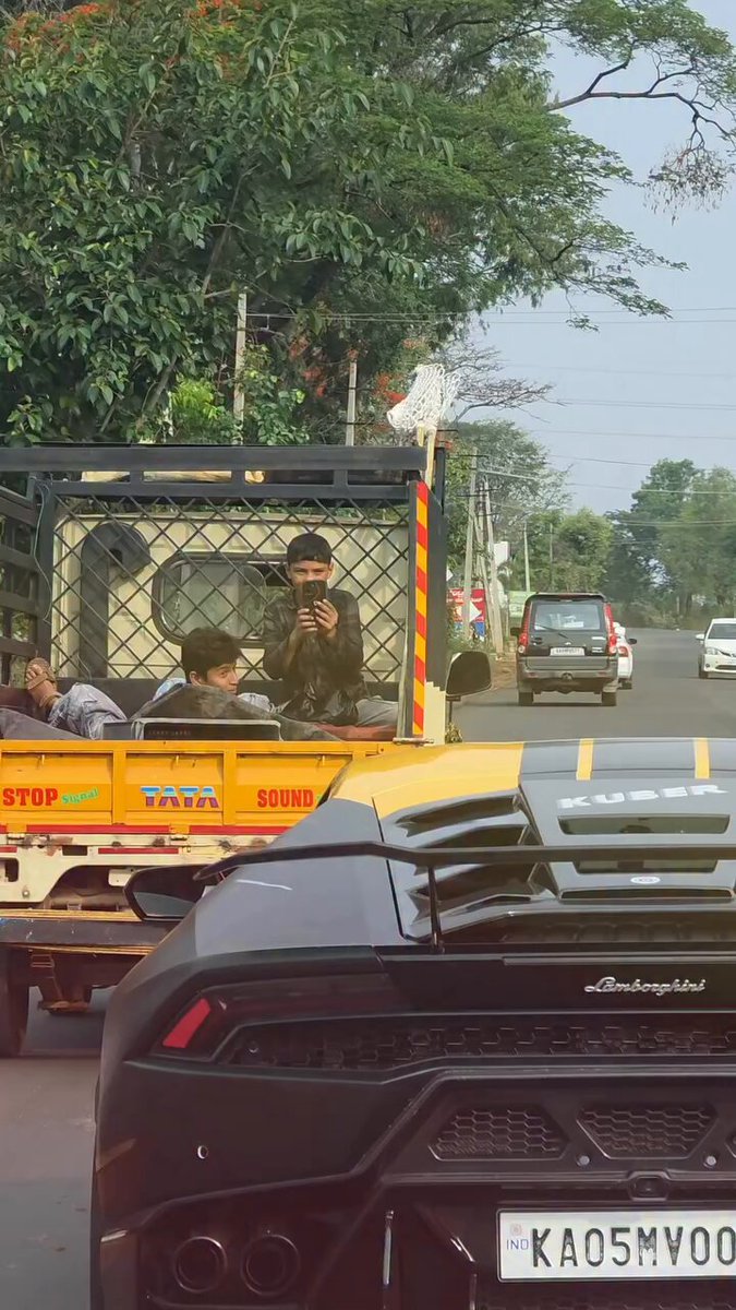 आदमी पैसे से नहीं दिल से भी अमीर है ♥️🙏