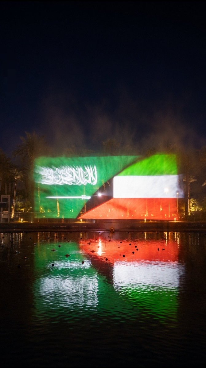 جانب من فرحة أهل الكويت بفوز السعودية بكأس #خليجي_27.. 🇰🇼🤝🇸🇦🏆