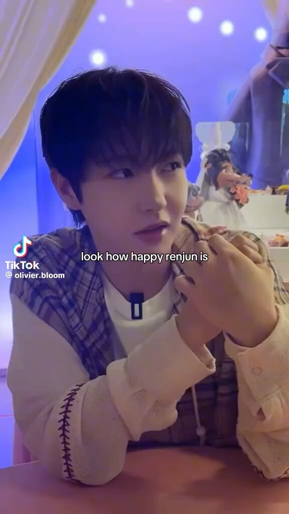 look how happy renjun is when he gets the chance to vlog 🫶