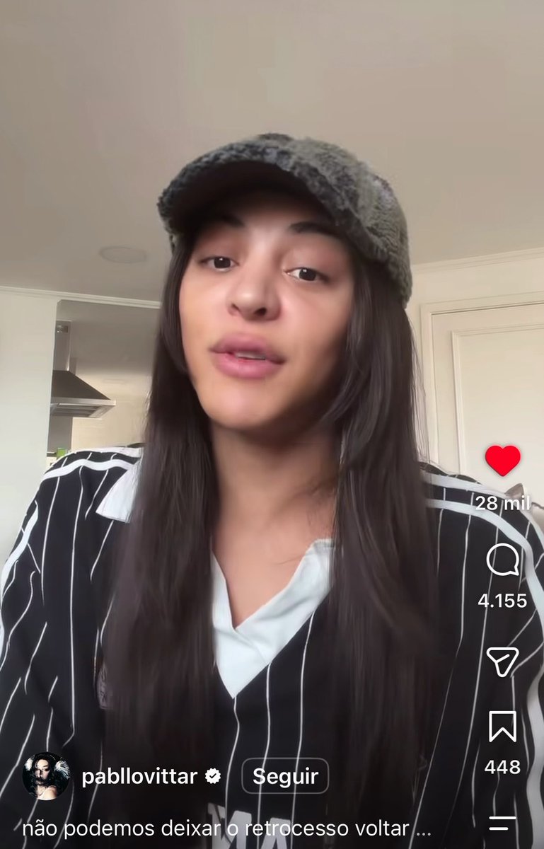 🚨ORGULHO! Pabllo Vittar a maior voz da comunidade LGBTQIA+ fez uma lindo pronunciamento em apoio ao Lula ♥️⭐️ Ela ressaltou também que não adianta ficarem com post enigmático e fez convite para seus amigos se posicionarem. Obrigado Pabllo Vittar