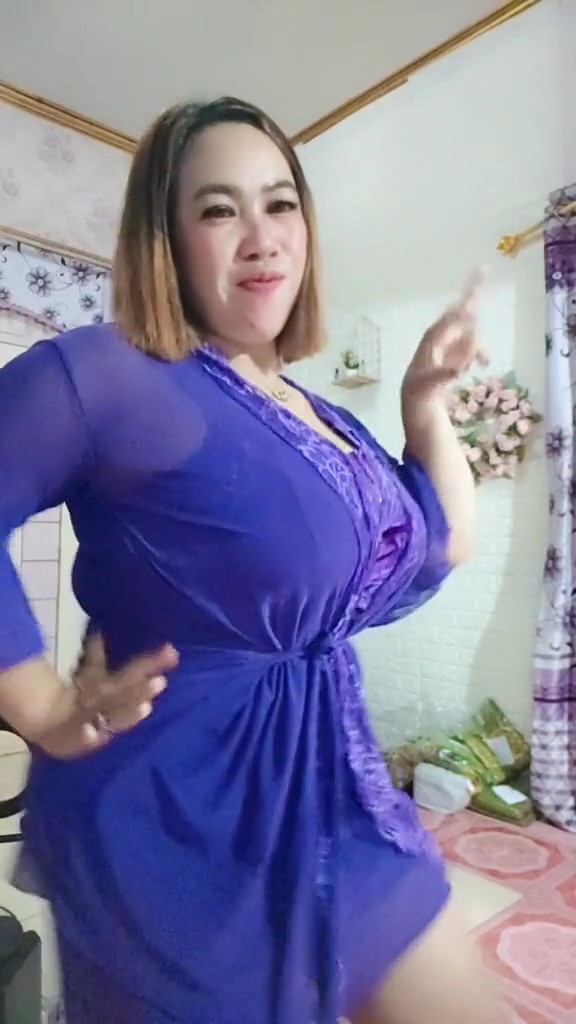 Goyangan bunda montok