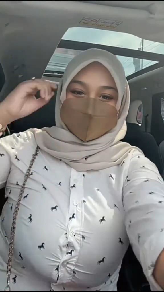 bu salsa godain suami lgi nyetir