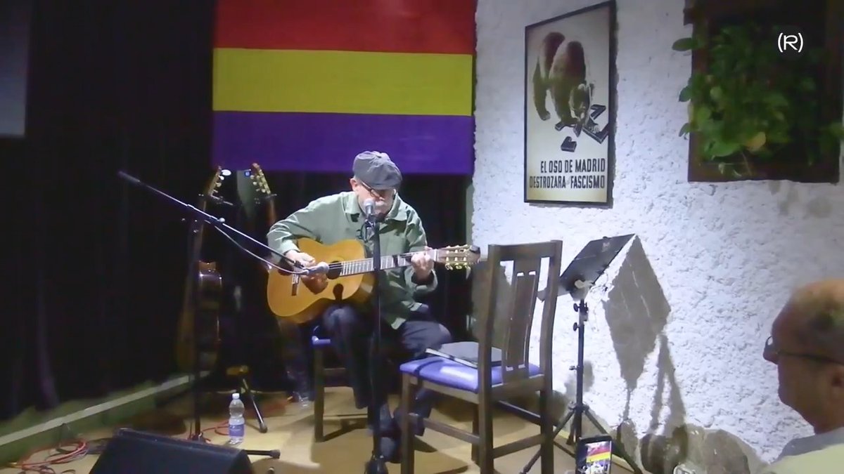 🇨🇺🎵 Silvio Rodríguez estuvo ayer en la Taberna Garibaldi y cantando algunas de sus canciones. Entre ellas, 'Es Sed', compuesta a durante los años 60 y de la que Rodríguez nos desveló su origen.