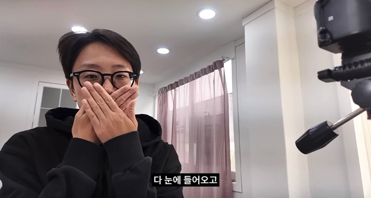 본인이 HSP 과민성 성향인지 아닌지 확인해봐야 함. 진짜 학교 다닐 때 너무 힘들었던 게… 선생님이 교탁 앞에서 말씀하시는데 자기들끼리 이야기하는 친구들을 보면서 선생님 눈치가 보여서 내가 총대 매고 “애들아, 조용히 하자” 했던 게 한두 번이 아님 ...