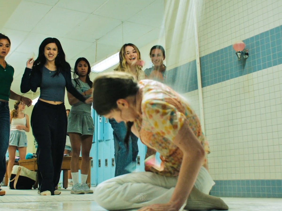 oh the locker room scene will never stop being horrifying no matter the version… carrie being completely terrified and confused while these girls are laughing at her will always break my heart #carrie