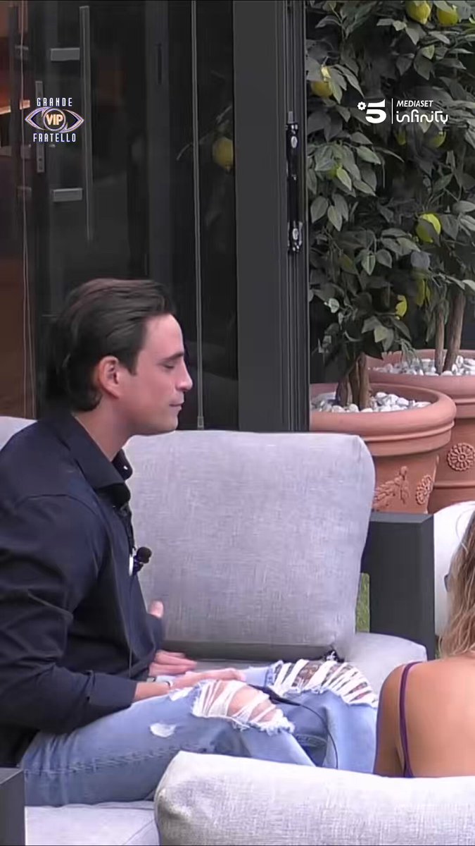 Come si fa a non addormentarsi con questa ninna nanna? 😴 #GFVIP