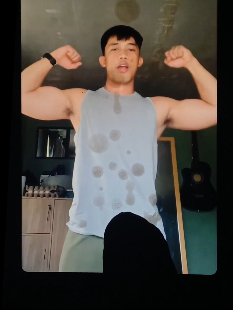 my PE prof who is already married and has kids, looks hot i just cant help it 🥵🍆💦