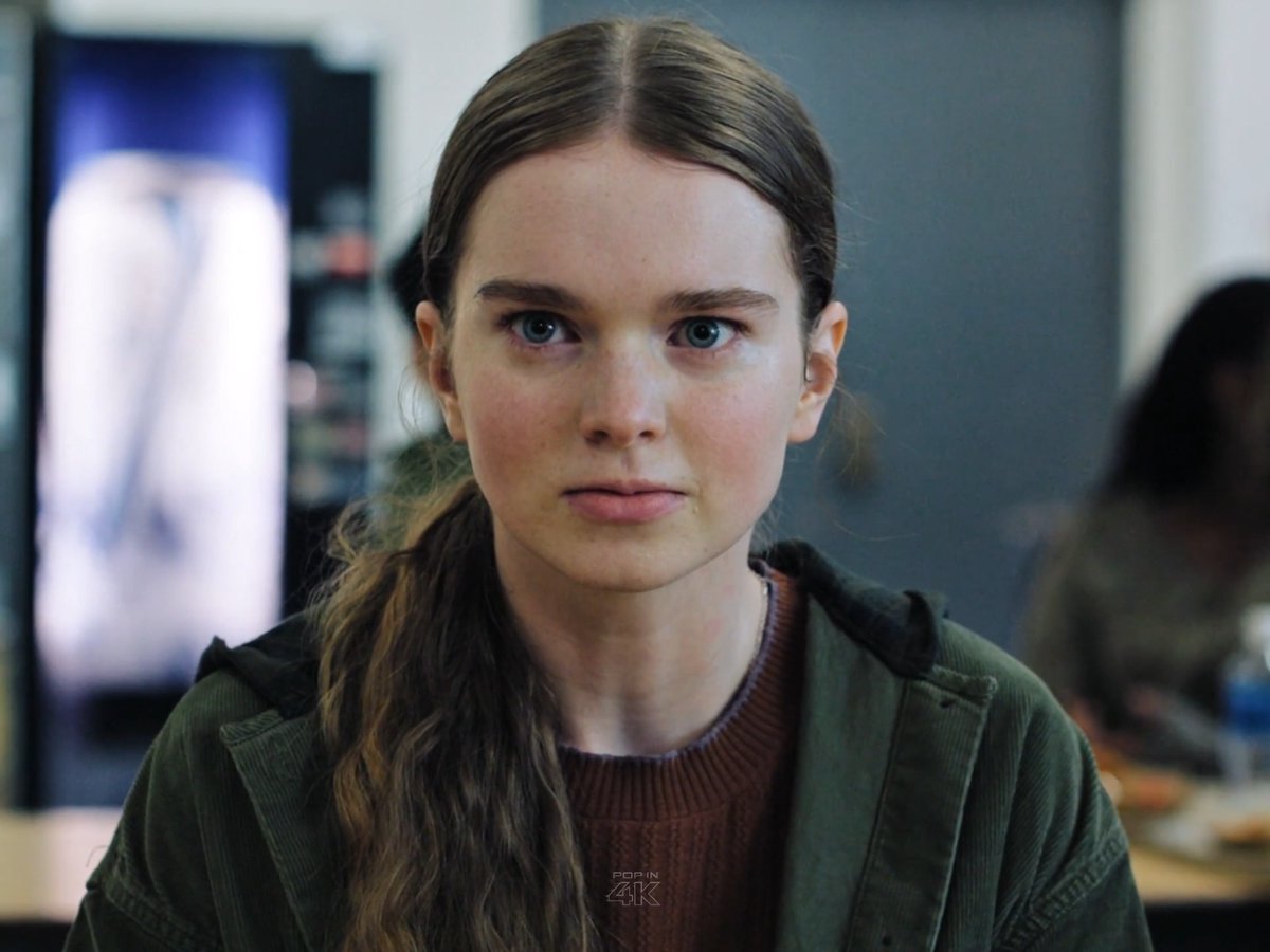 the sequence where carrie tests out her telekinetic powers on her bullies was so satisfying lmaoo she was finally getting a little payback #carrie