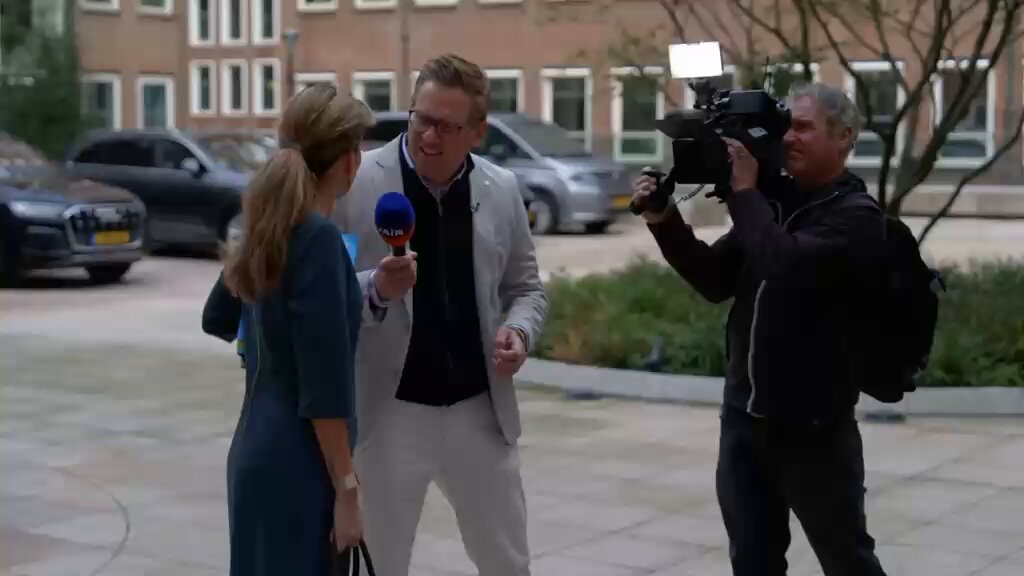 Video: VVD in zwaar weer. Achter de schermen zeggen prominente VVD’ers tegen Nieuwsuur dat ze zorgen hebben over de koers van partijleider Yesilgöz.