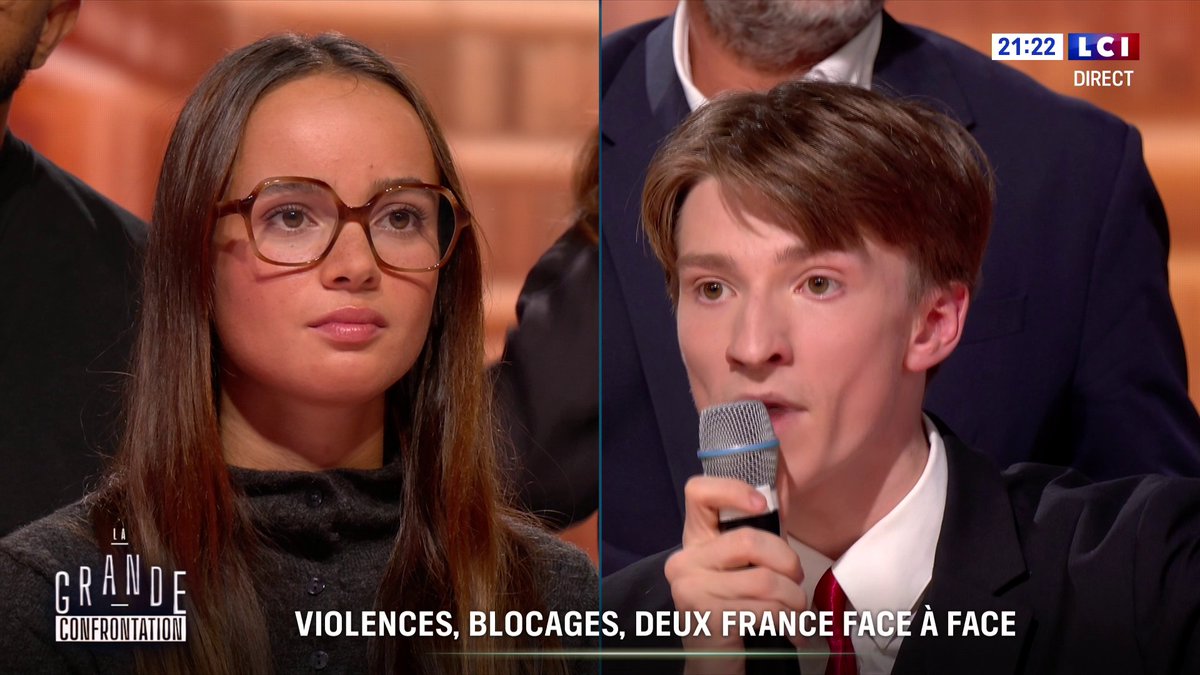 🗣️ "La violence, elle est pas légitime quand on voit des professeurs se faire balancer de l'essence dessus (...) vous avez volé la parole de ceux qui sont vraiment dans le besoin." Louise, étudiante, interpelle Elwan sur les violences en marge des blocages #LaGrandeConfrontation