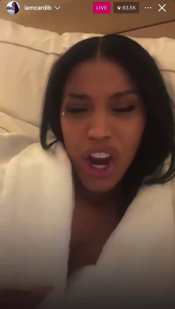 Cardi B has to be one of the most unfiltered celebrities ever. 😂 She really tells her fans everything, and the way she explained how she found out she was pregnant had me crying. 😂❤️