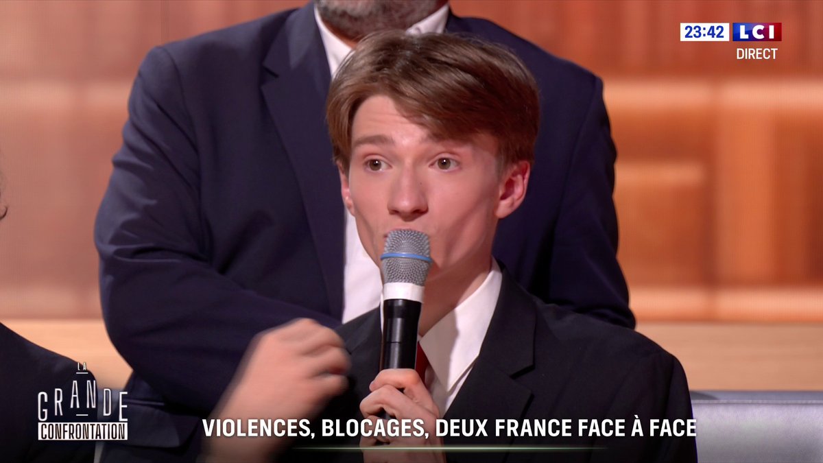 🔴 Mobilisation des lycéens : "Je ne veux pas être représentant de quoi que ce soit, moi je suis un produit des réseaux sociaux, j'en suis conscient. Dès que la vibe des blocus disparaitra, je disparaitrai avec", affirme Elwan dans #LaGrandeConfrontation