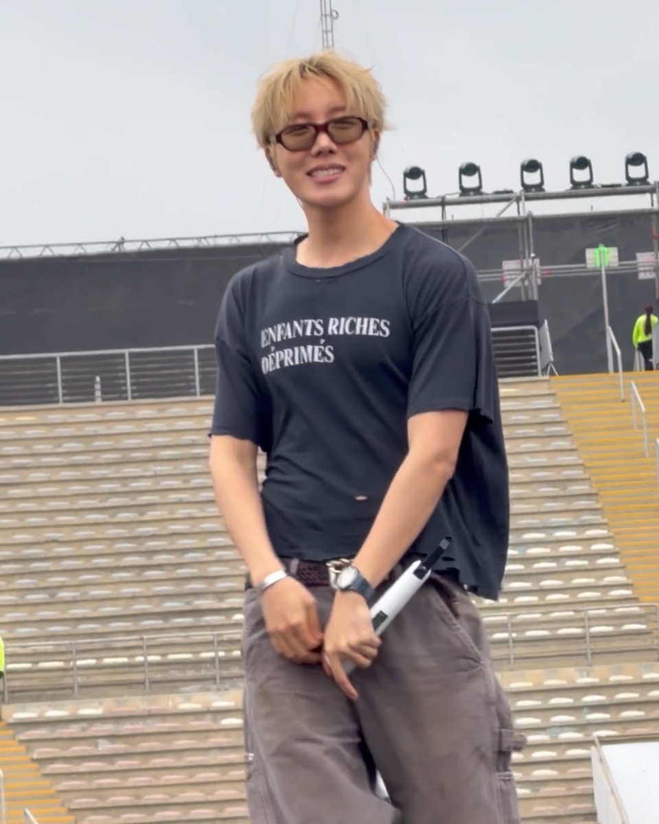 BLONDE HOSEOK IS LIFE