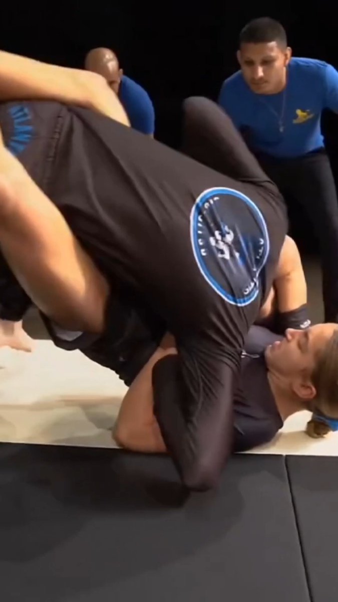 Girl Submits a Boy In Jiu Jitsu #bjj #jiujitsuwomen #CombatGirls