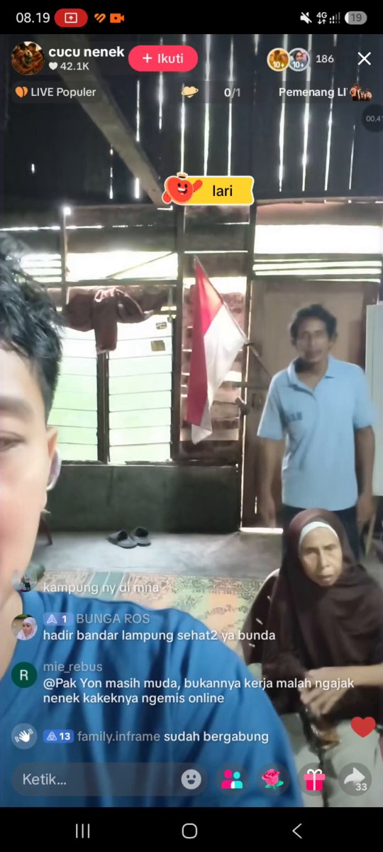 fenomena apasih ajg diaplikasi sebelah banyak banget yang ngemis online 💔😭 kalau scroll lokalan sumpah isinya begini semuaaaaaaaa 😭😭😭😭 masih muda bukannya kerja malah ngemis! mana ngajakin nenek kakeknya biar orang pada iba 😭