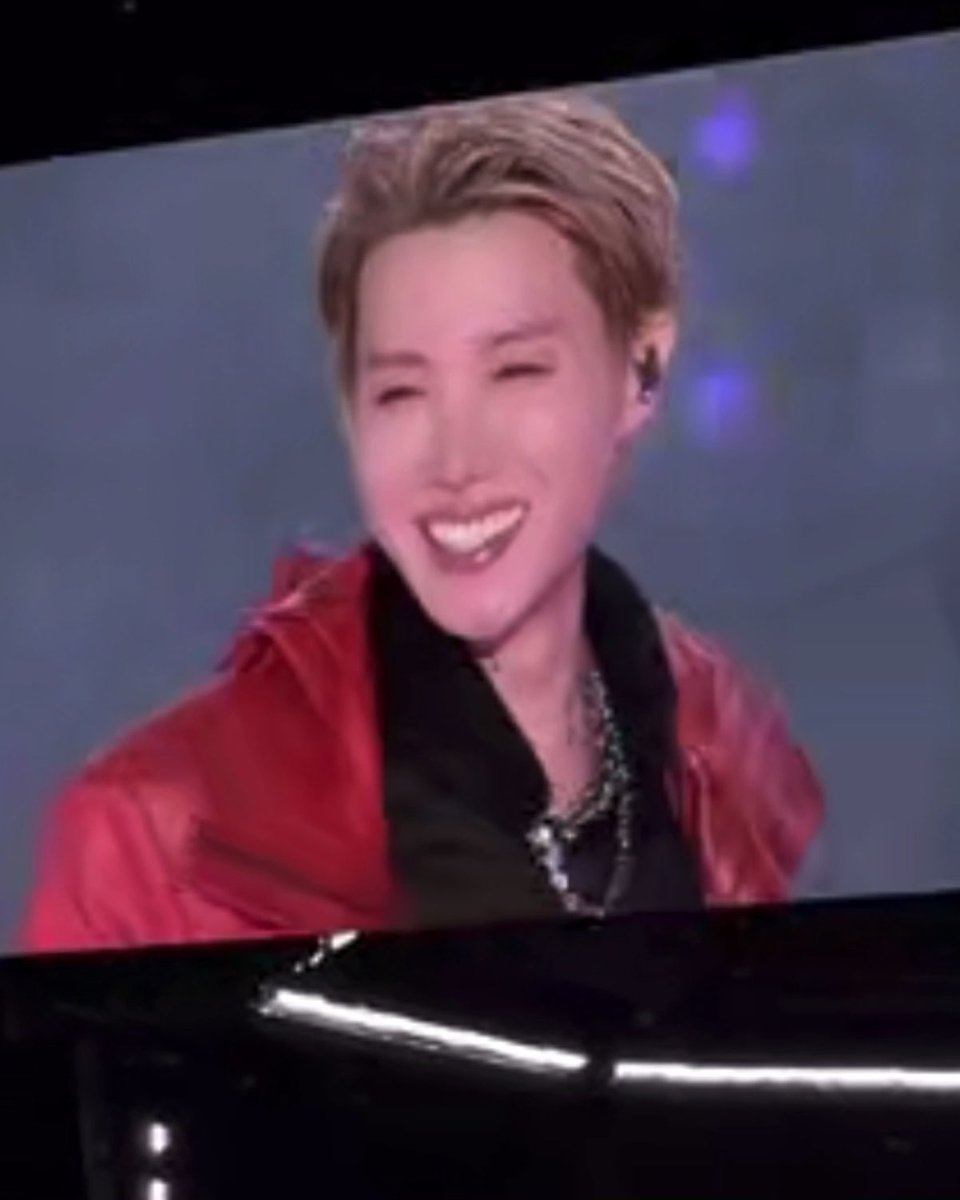 HE LOOKS DELICIOUS WTF