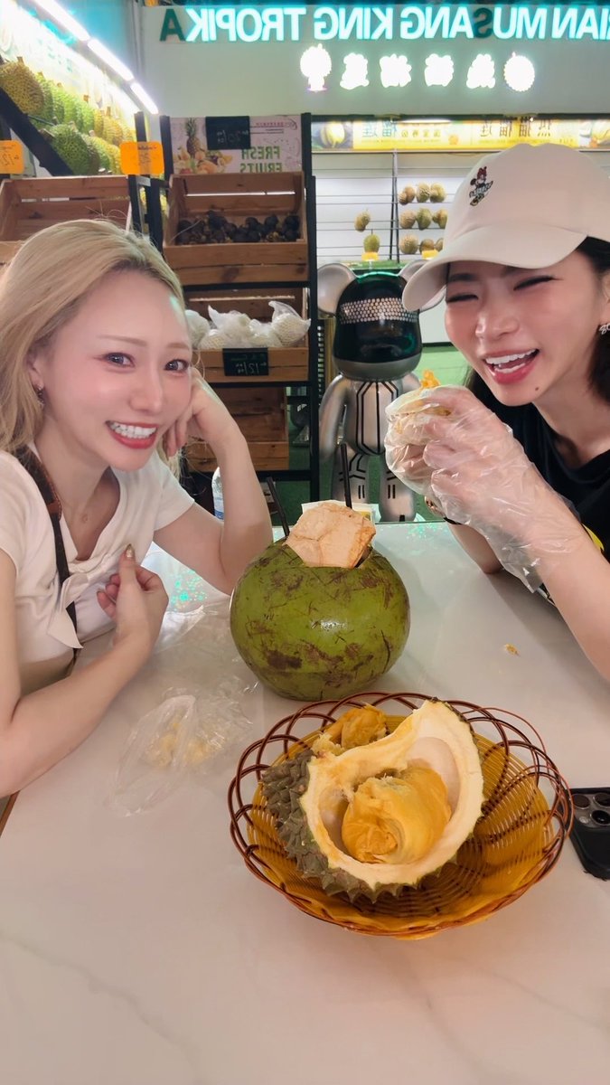 あさみやこ👩🏼👩🏻 人生初のドリアンに挑戦w #LOVEBITES #Asamiyako