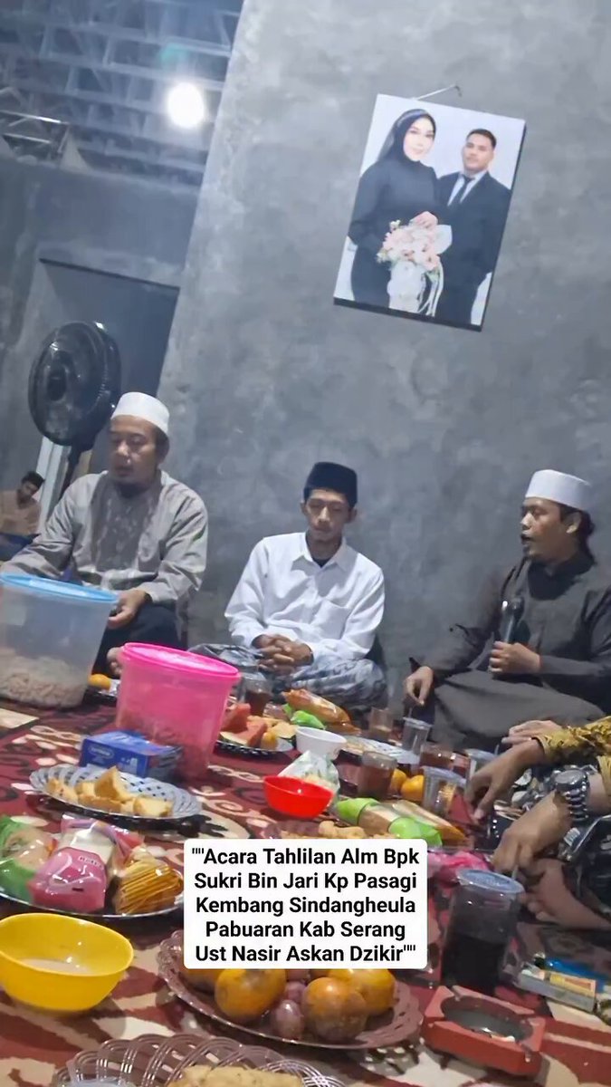 Maaf tahlilan ditempat kalian begini juga? Al-fatihah untuk almarhum.🙏