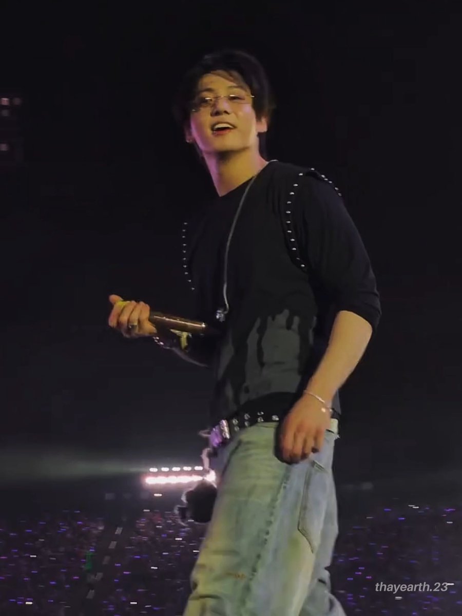 jungkook pointing to armys whenever he sings ‘mi casa’ ☹️