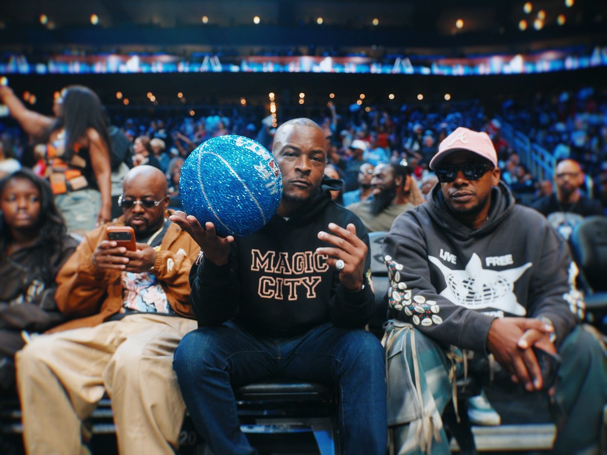 Everybody and their mama was courtside in State Farm tonight ⭐️