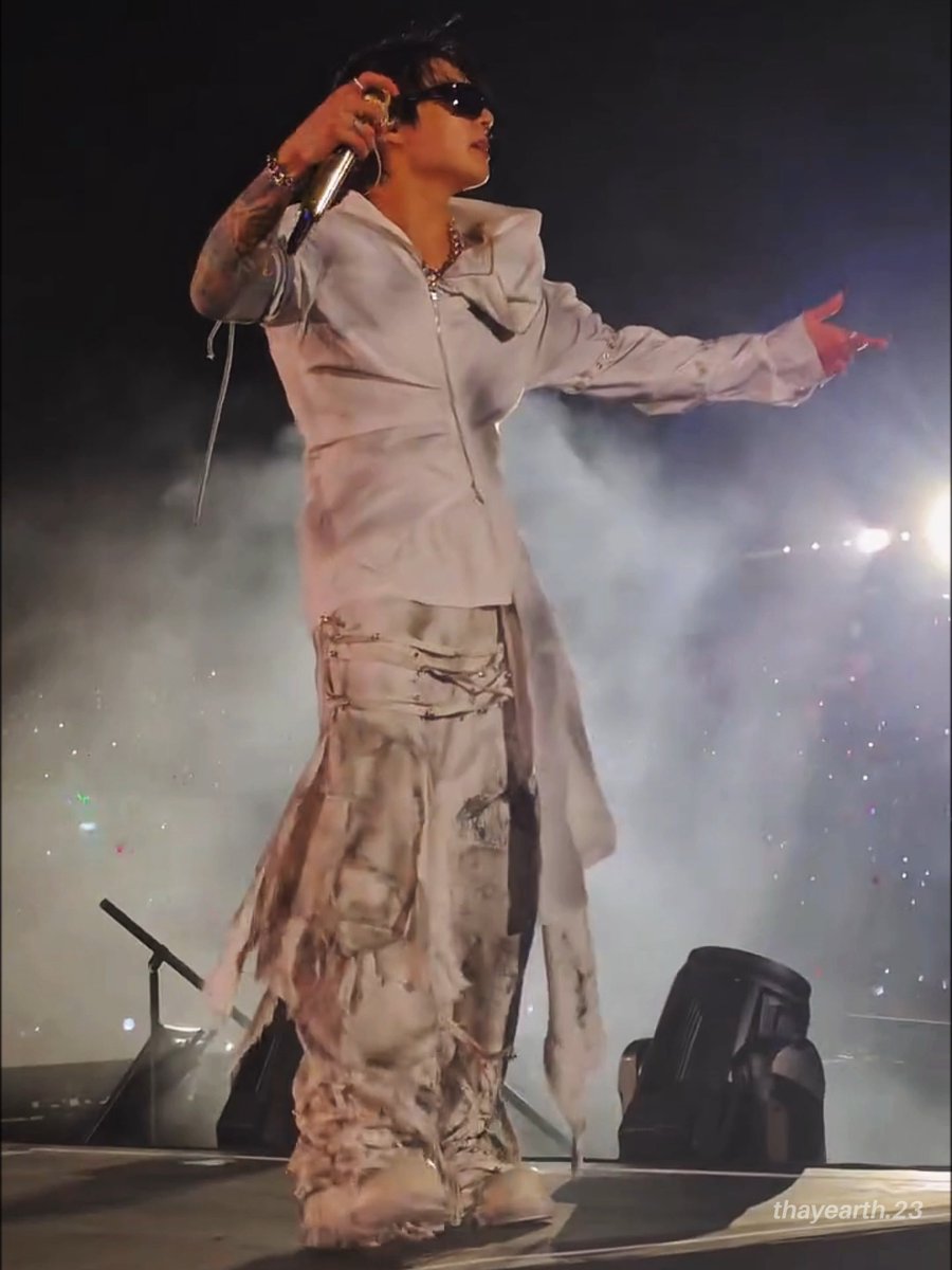 THIS FIT ON JUNGKOOK IS SICKENING OMG