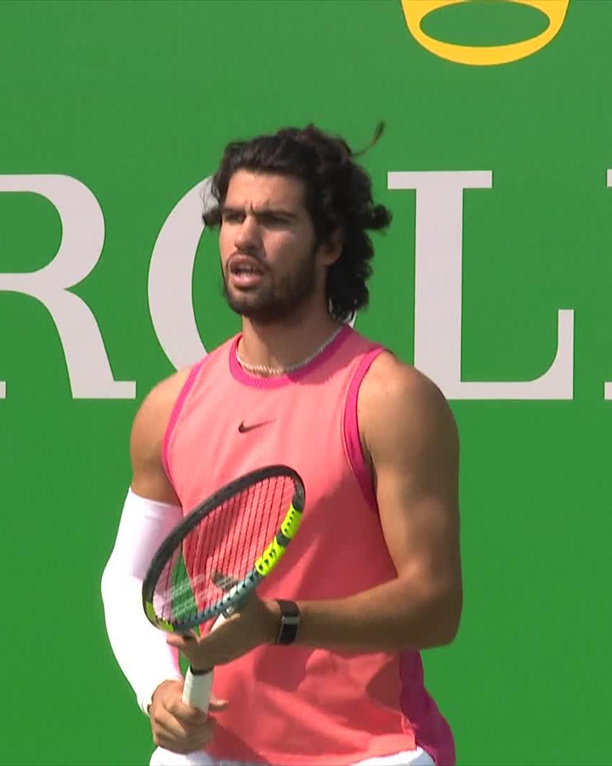Look who's hit the courts 👀 Alcaraz is out in the Shanghai sun for some practice! 😍 Carlos Alcaraz #RolexShanghaiMasters