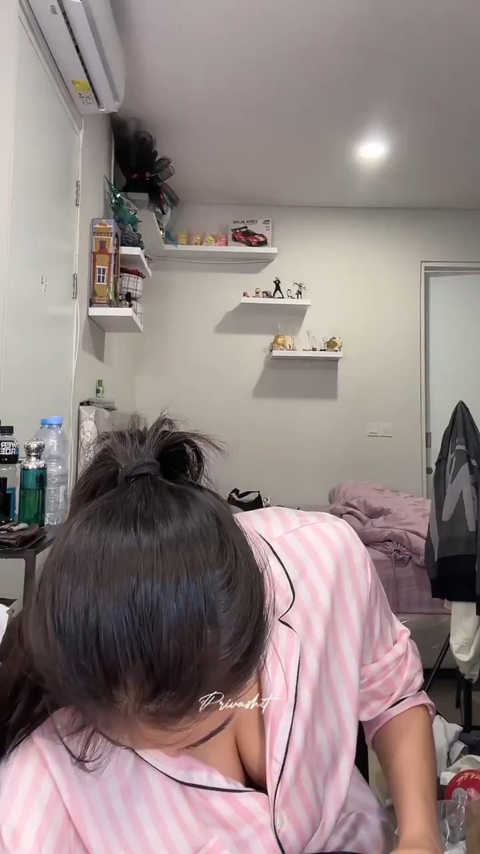 Kumala teteknya keliatan pas live😱😱😱😱🥵🥵🥵🥵🤤🤤🍑🍑🍑💦💦💦