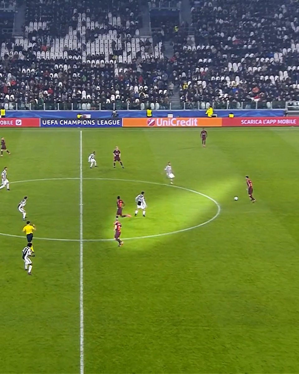 Dummying three players with body movement 👀 Busquets IQ 🧠 #UCL