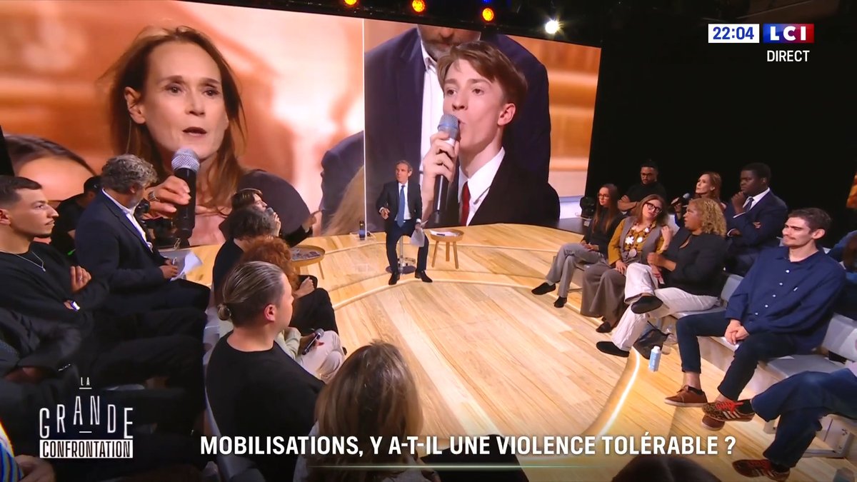 🟠 Extraordinaire Bérénice Levet, extraordinaire moment qui donne à voir la plus grande partie du problème de l'école et de l'instruction : l'arrogance crasse de ces "élèves" qui, au nom de leur folle et sacro-sainte "liberté", et au nom de leur vision marxiste du monde et de l'autorité, et à cause de l'idéologie pédagogiste gauchiste depuis 40 ans, n'ont plus la moindre reconnaissance ni le moindre respect pour ceux qui, maîtres, sont porteurs de l'héritage civilisationnel et de la connaissance. Au lieu de voir en elle une chance et une opportunité incroyables, Elwan voit en Bérénice Levet un oppresseur qu'il faut combattre et un danger dont il faut se préserver. Là où un grand maître comme Bérénice Levet comprend qu'un élève doit effectivement s'effacer et s'oublier s'il veut recevoir l'héritage, la connaissance et se civiliser, Elwan est plein de lui-même et de l'idéologie égalitariste que le gauchisme lui a mise dans la tête. (source : LCI, #LaGrandeConfrontation, David Pujadas, 7 October 2026)